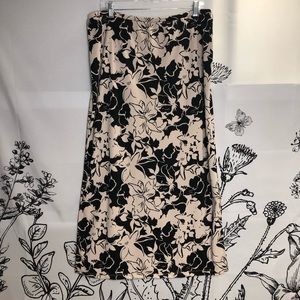 Amanda Smith floral skirt. Size large.
